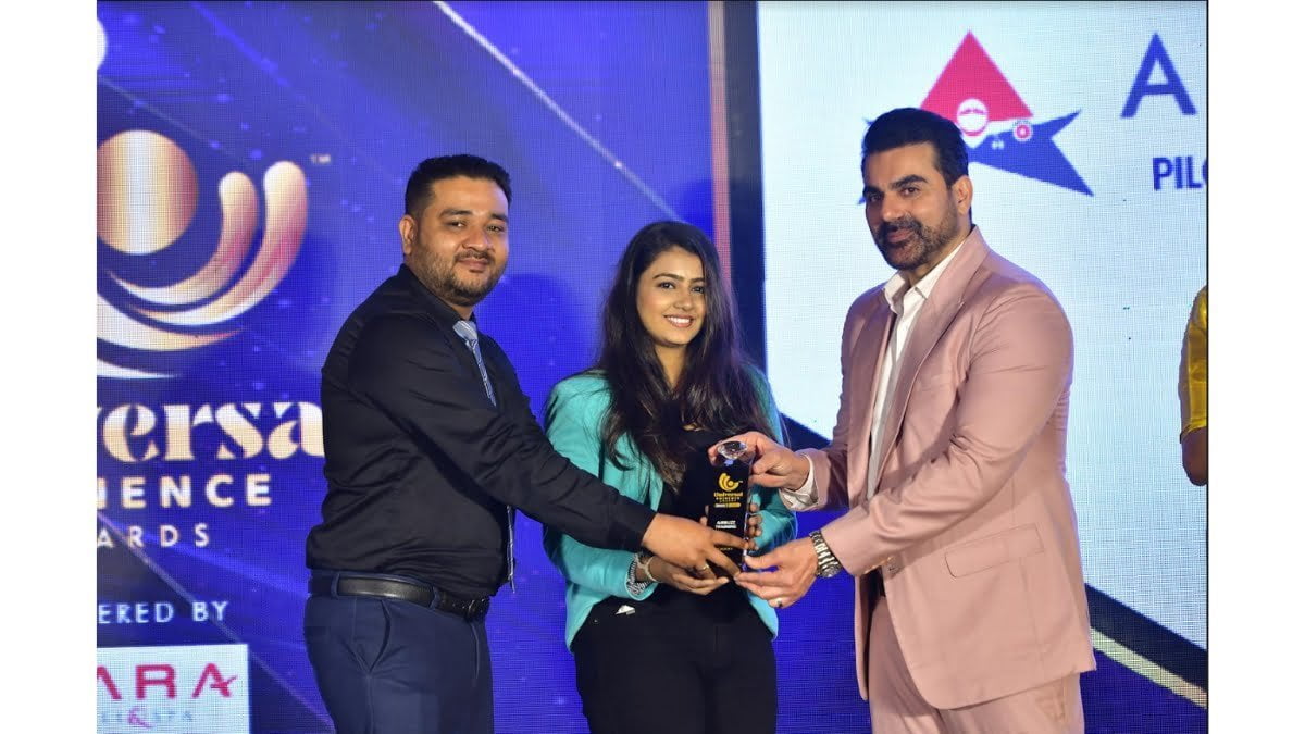 AiRBUZZ-Wins-Universal-Eminence-Award-for-Best-Pilot-Training-Academy-in-Mumbai