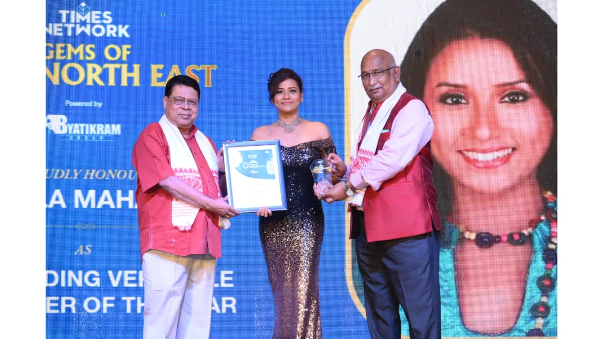 Assamese-Cine-Star-Urmila-Mahanta-Clinches-Outstanding-Versatile-Performer-of-the-Year-award-by-Times-Network