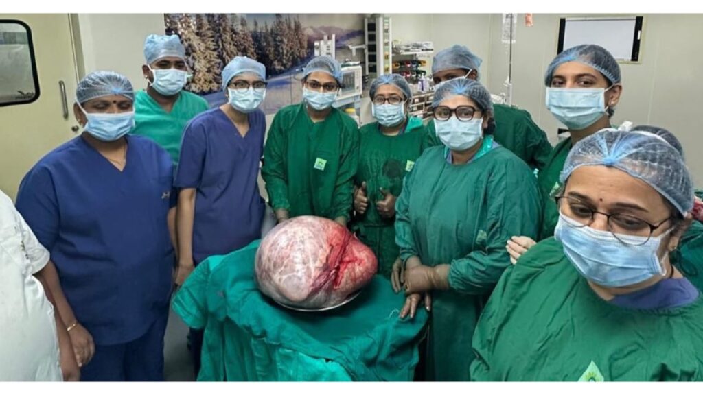 Doctors-at-Jehangir-Hospital-Pune-successfully-remove-an-18-kilogram-ovarian-tumour-from-a-68-year-old-woman